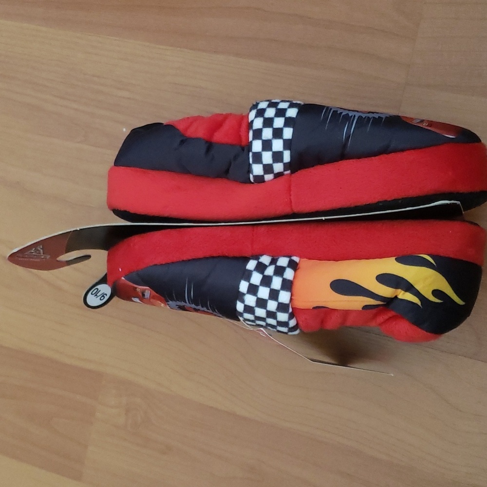 NWT Disney Pixar Cars Kids Slippers Size 9/10